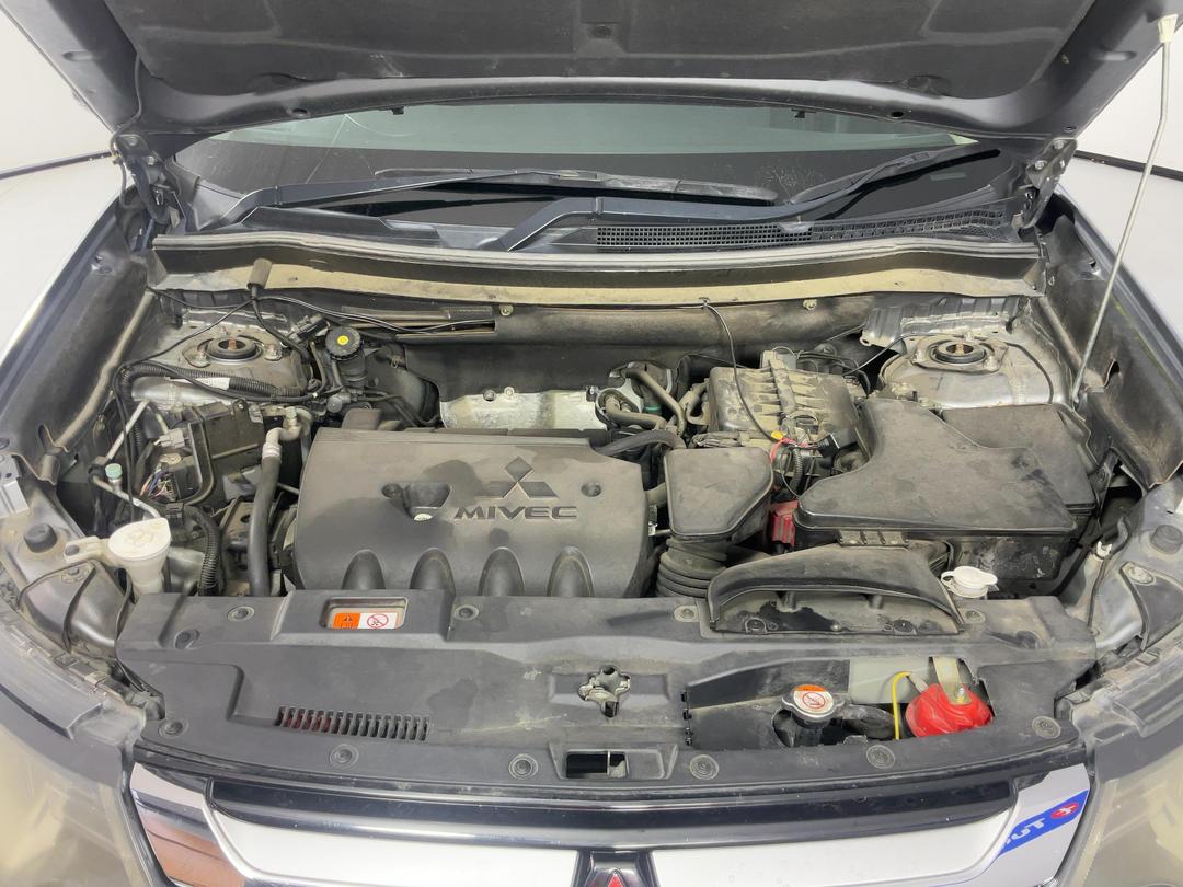 Photo '13' of Mitsubishi Outlander