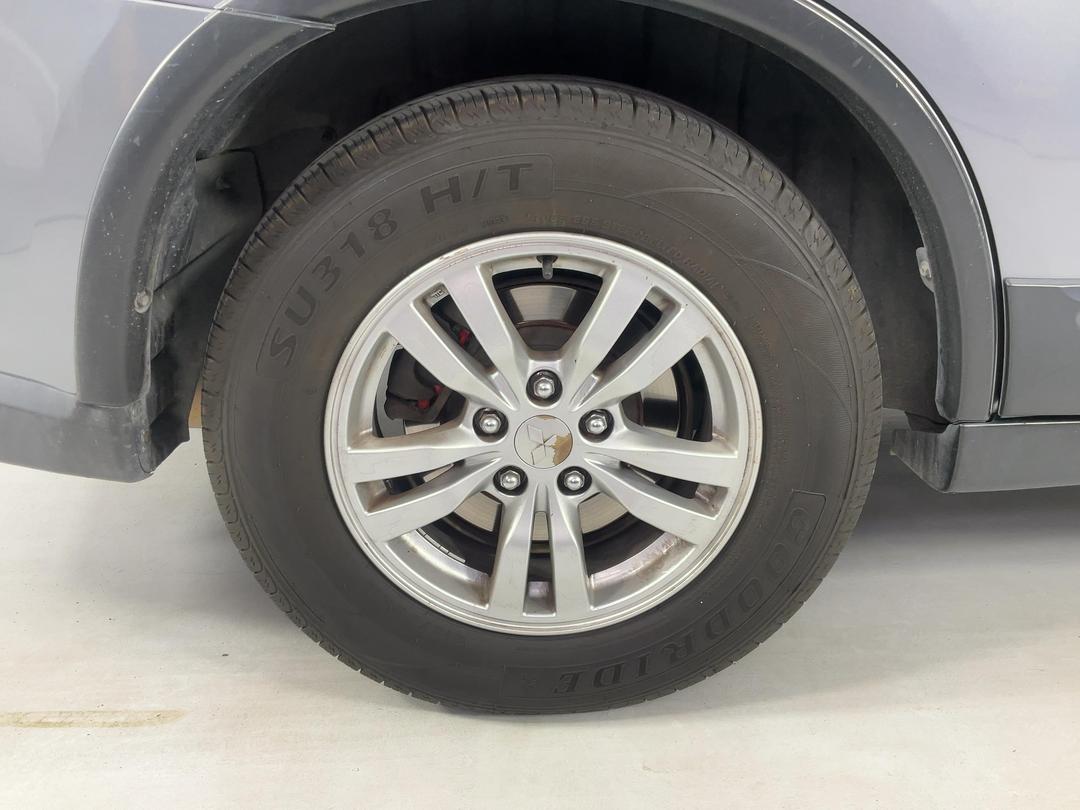 Photo '12' of Mitsubishi Outlander