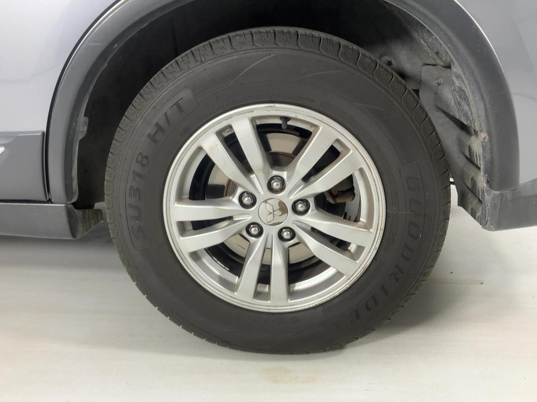 Photo '11' of Mitsubishi Outlander
