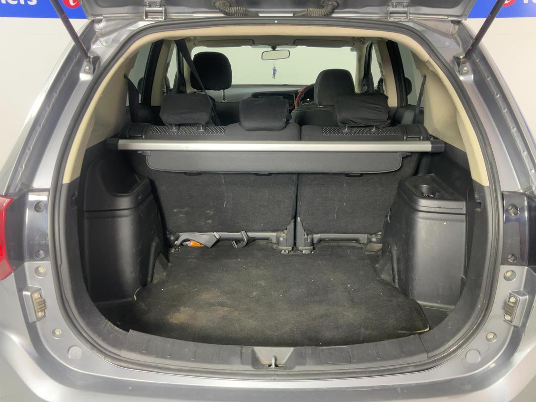Photo '14' of Mitsubishi Outlander