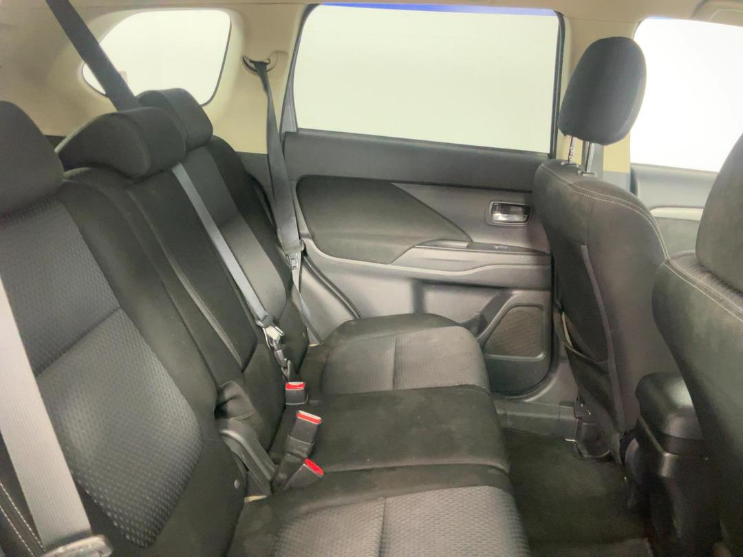 Photo '20' of Mitsubishi Outlander