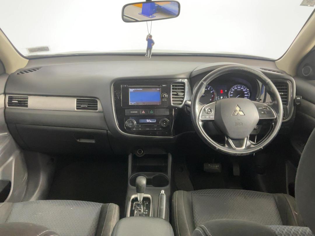 Photo '17' of Mitsubishi Outlander