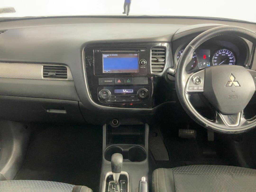 Photo '18' of Mitsubishi Outlander