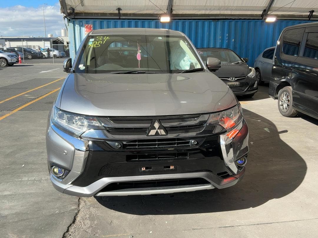 Photo '2' of Mitsubishi Outlander Photo '2' of Mitsubishi Outlander