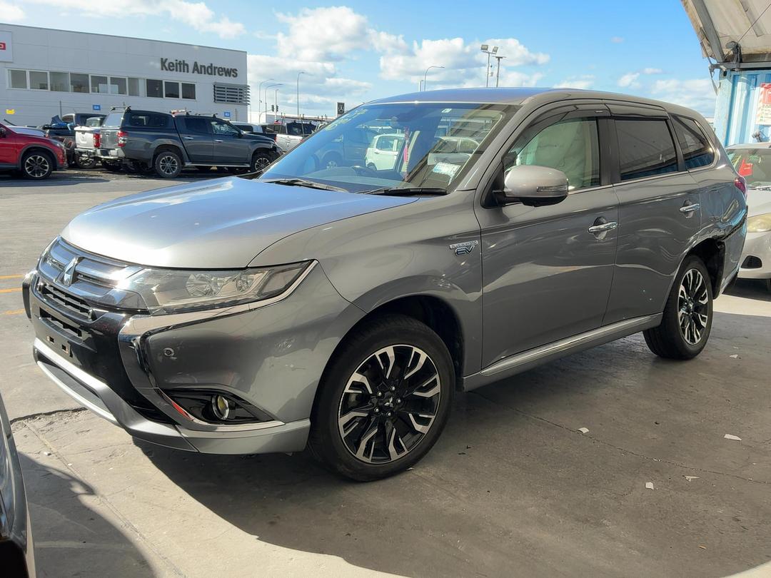 Photo '3' of Mitsubishi Outlander Photo '3' of Mitsubishi Outlander