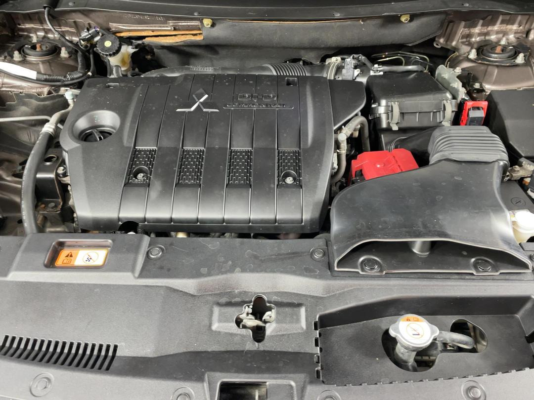 Photo '13' of Mitsubishi Outlander