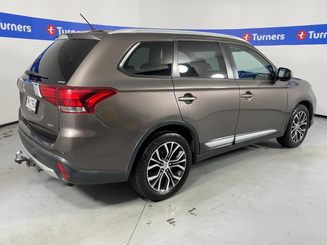 Photo '7' of Mitsubishi Outlander