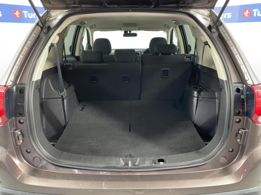 Photo '14' of Mitsubishi Outlander