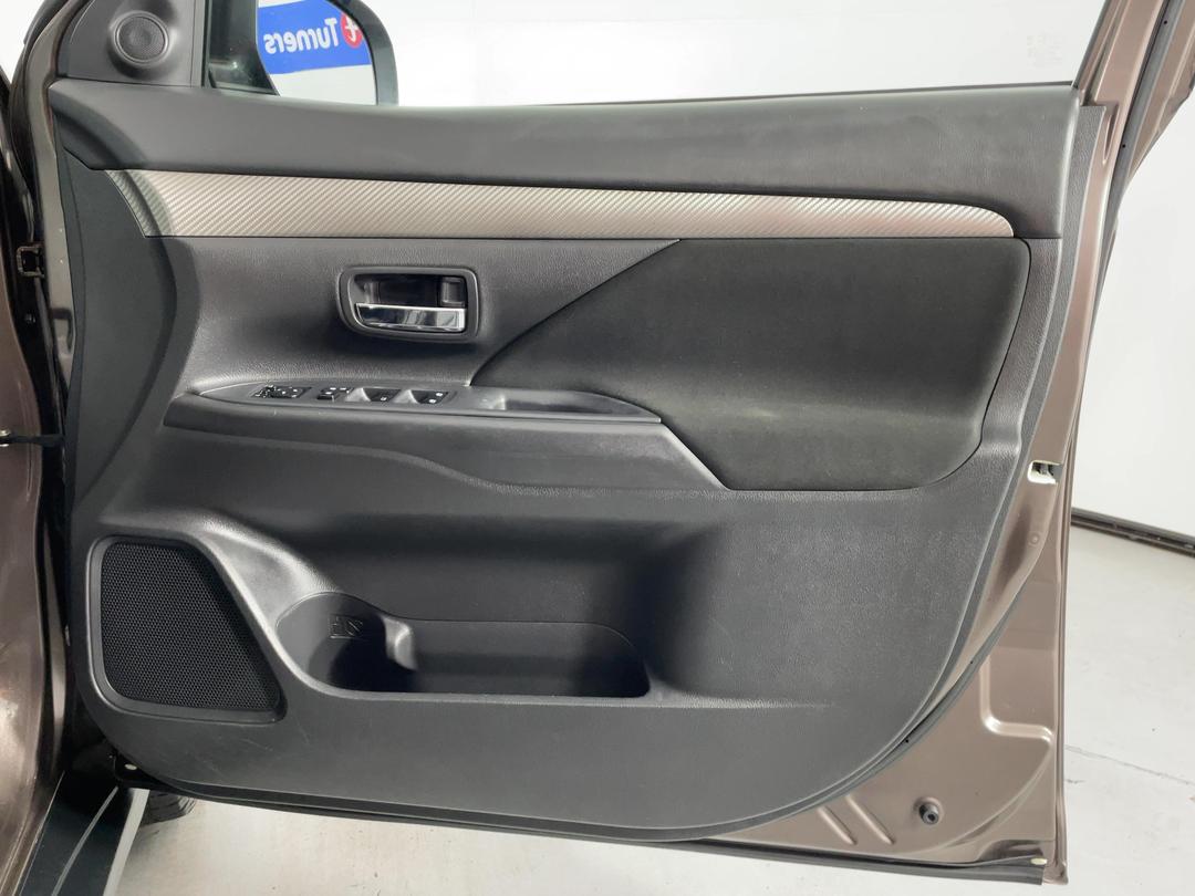 Photo '15' of Mitsubishi Outlander
