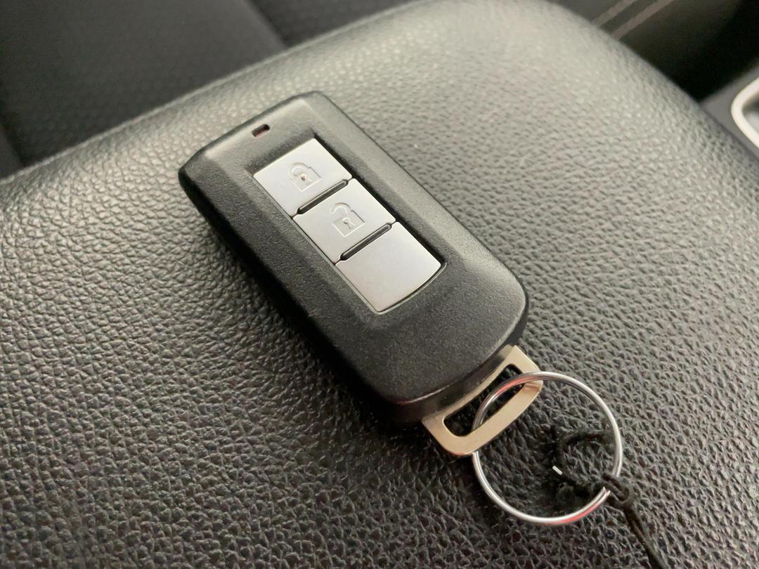 Photo '22' of Mitsubishi Outlander