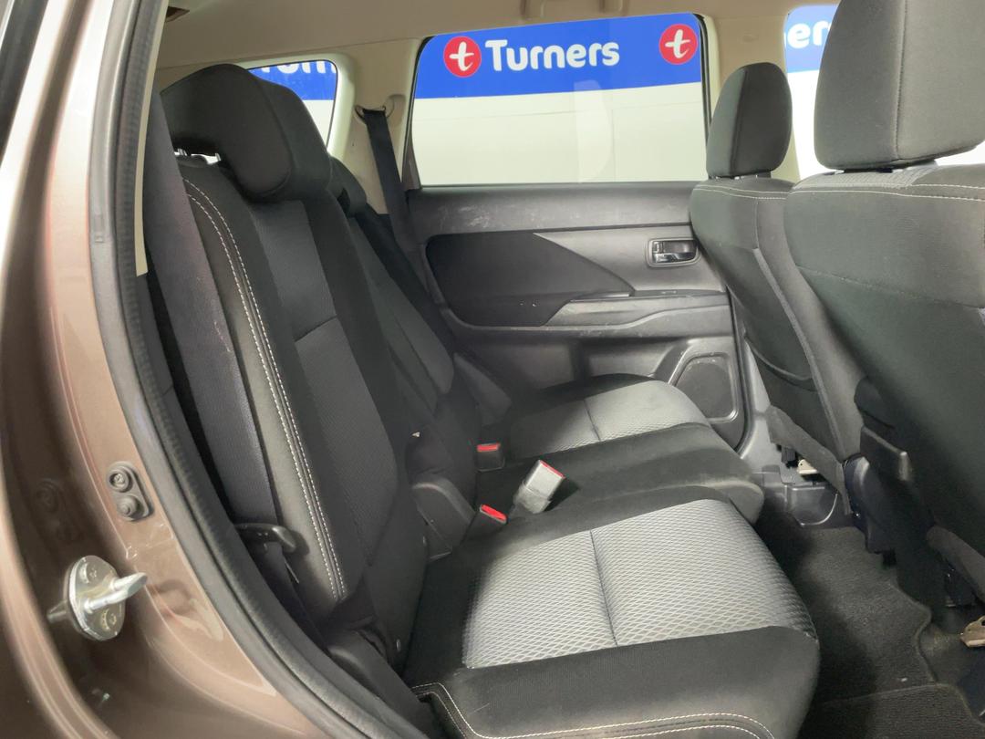 Photo '20' of Mitsubishi Outlander