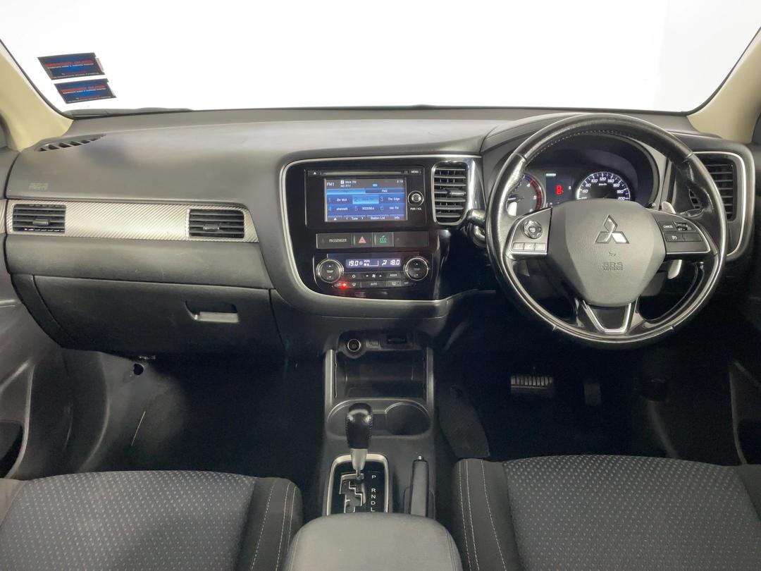 Photo '17' of Mitsubishi Outlander
