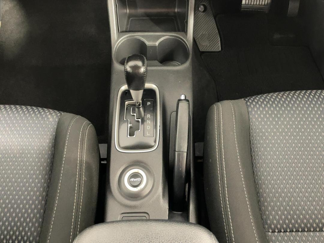 Photo '18' of Mitsubishi Outlander