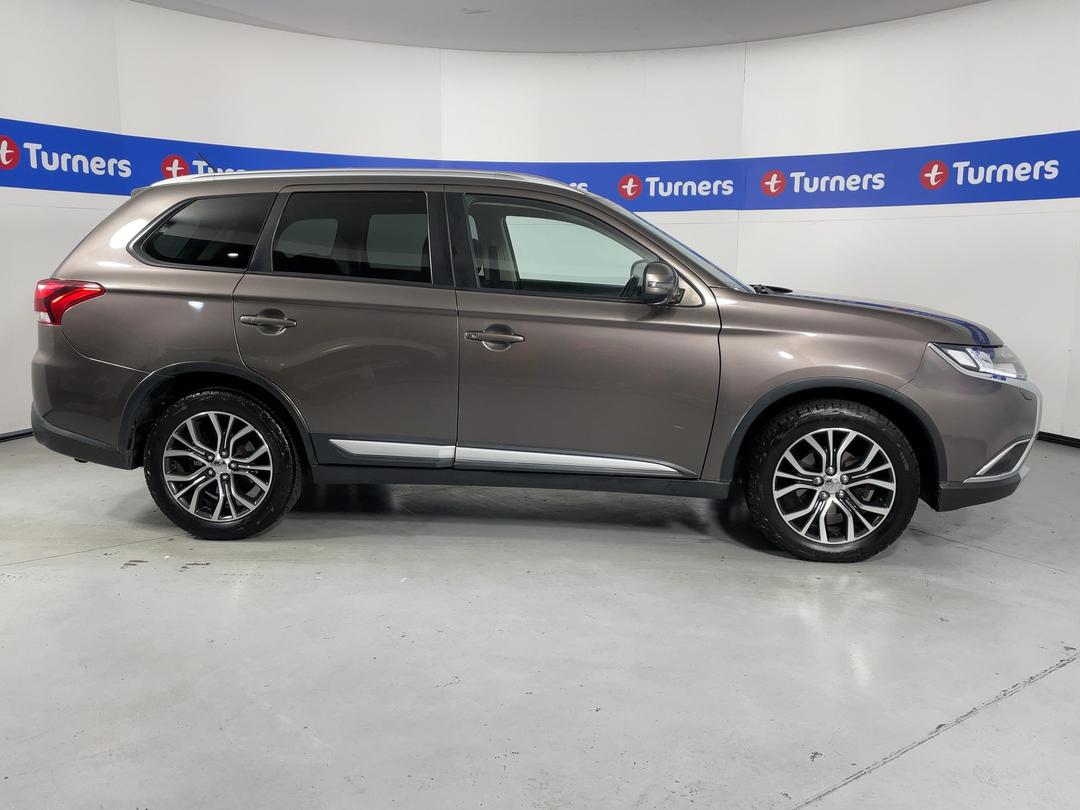 Photo '24' of Mitsubishi Outlander