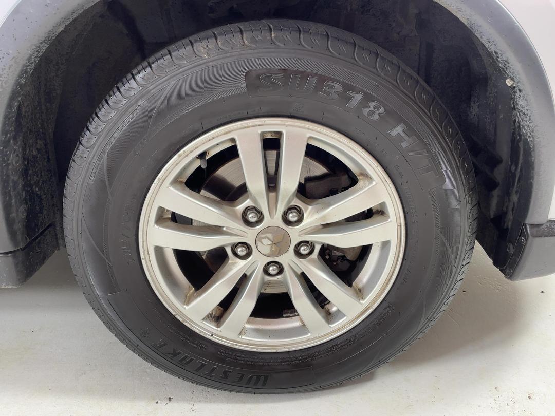 Photo '9' of Mitsubishi Outlander
