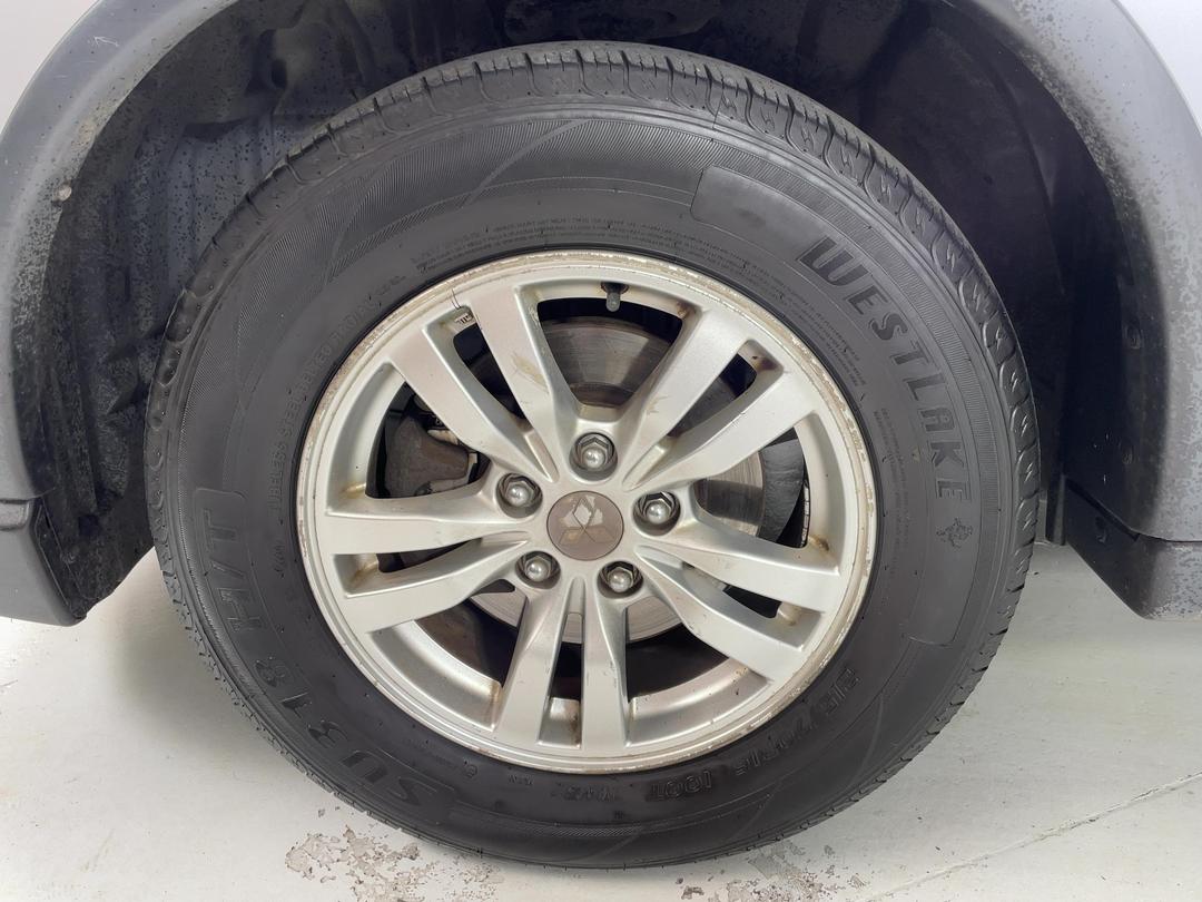 Photo '10' of Mitsubishi Outlander