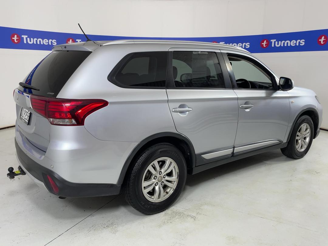 Photo '7' of Mitsubishi Outlander