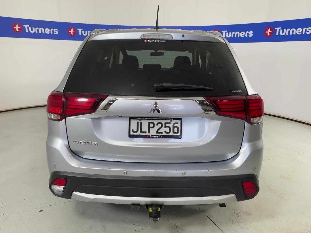 Photo '6' of Mitsubishi Outlander