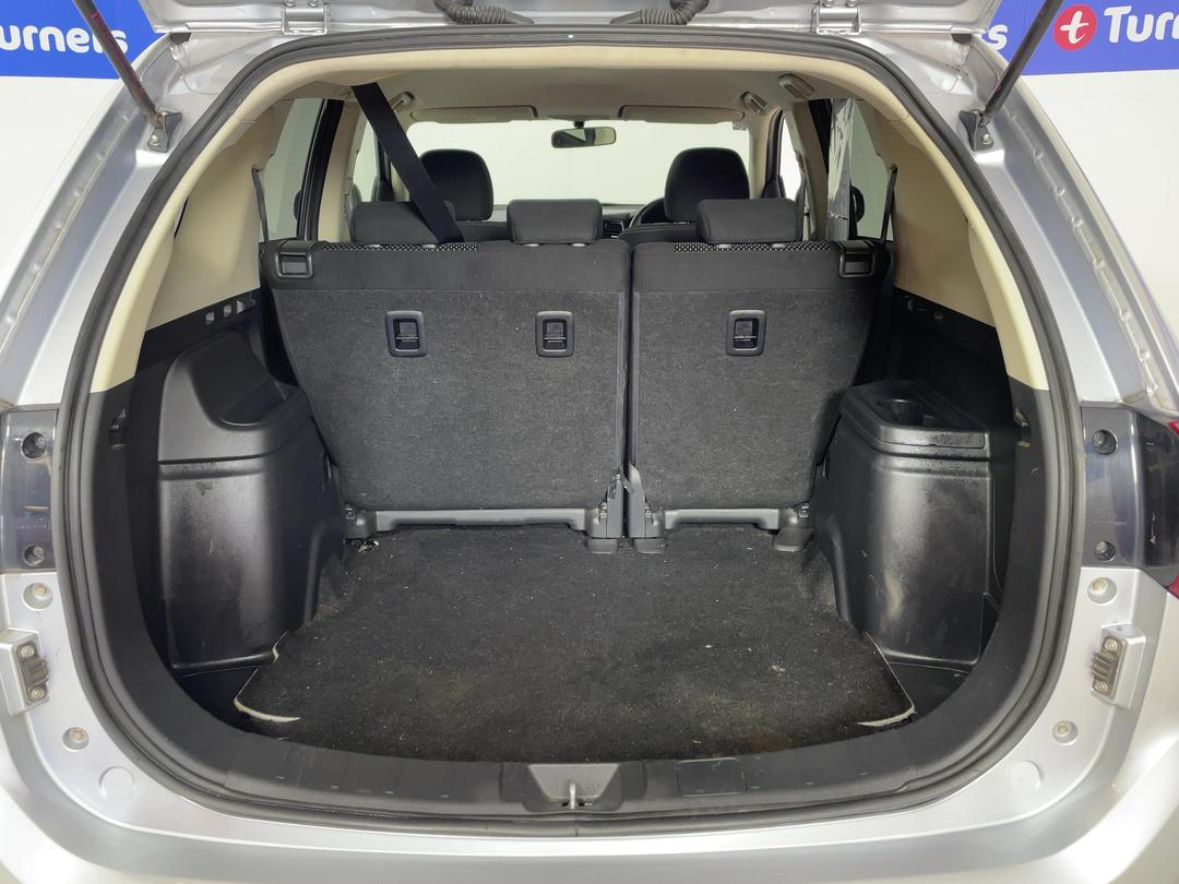 Photo '14' of Mitsubishi Outlander