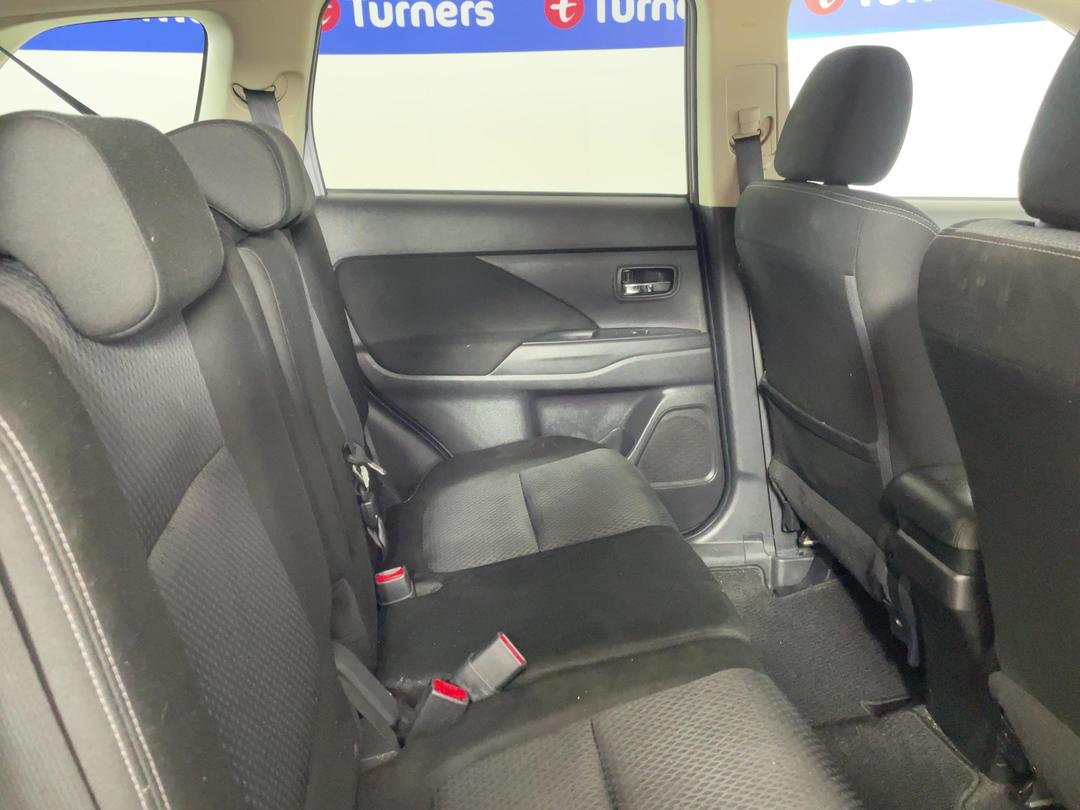 Photo '20' of Mitsubishi Outlander