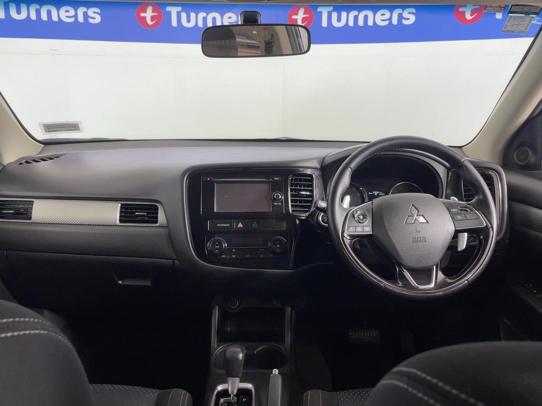 Photo '17' of Mitsubishi Outlander