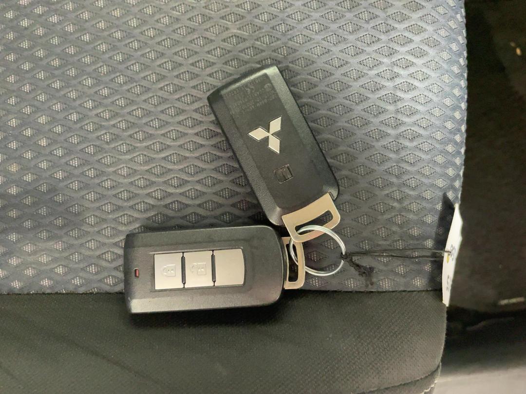 Photo '22' of Mitsubishi Outlander