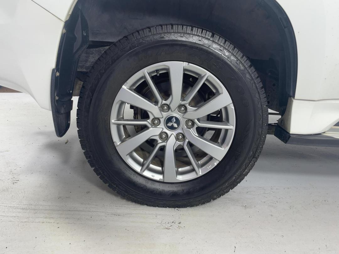 Photo '12' of Mitsubishi Pajero Sport