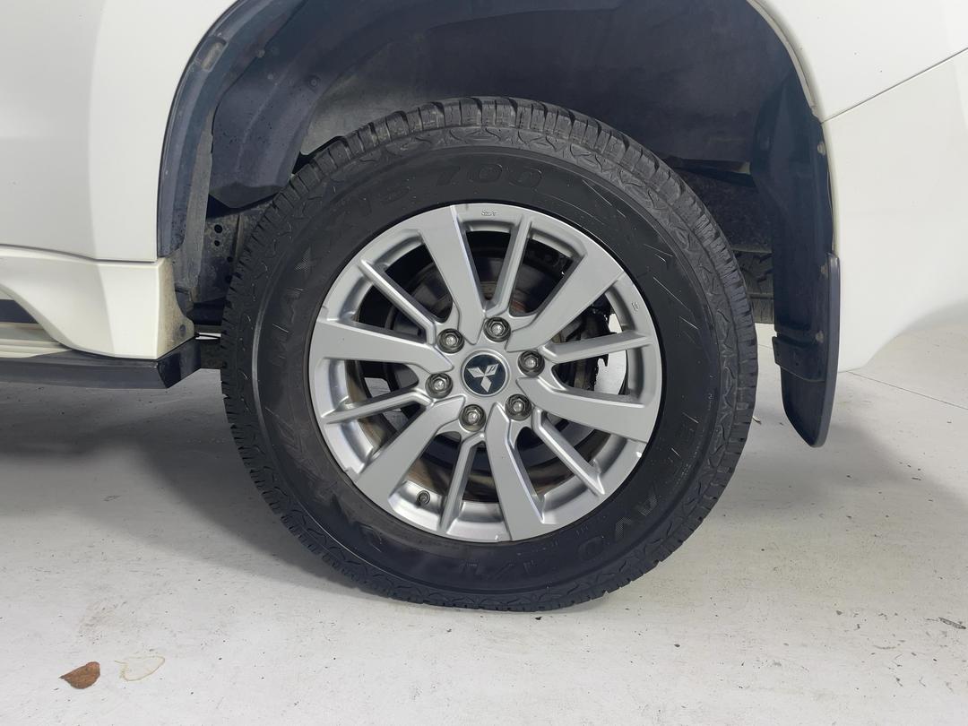Photo '11' of Mitsubishi Pajero Sport