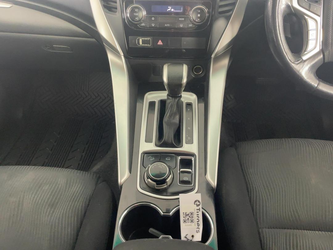Photo '18' of Mitsubishi Pajero Sport