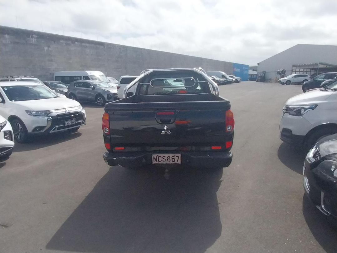 Photo '9' of Mitsubishi Triton D/CAB GLX Photo '9' of Mitsubishi Triton D/CAB GLX