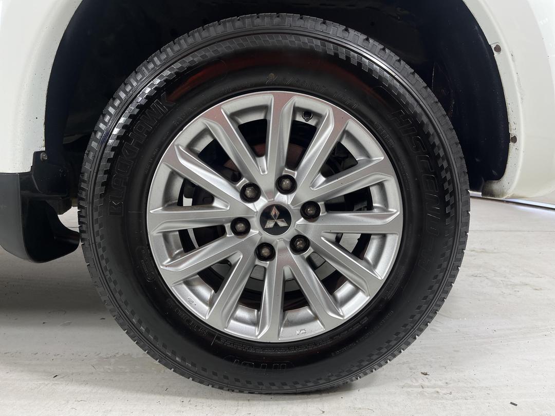 Photo '9' of Mitsubishi Triton