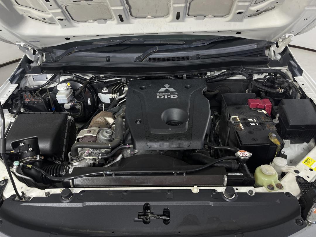 Photo '13' of Mitsubishi Triton