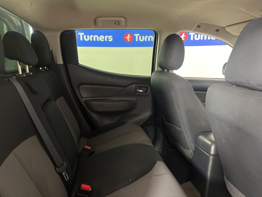 Photo '20' of Mitsubishi Triton