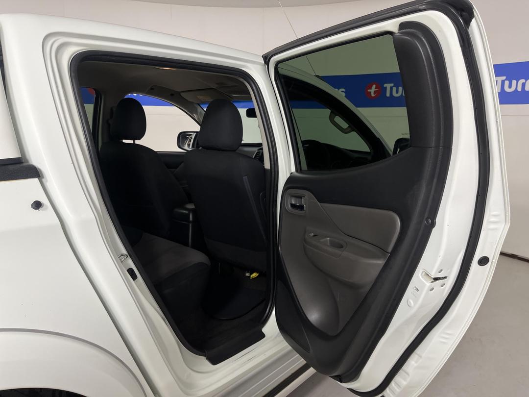 Photo '19' of Mitsubishi Triton