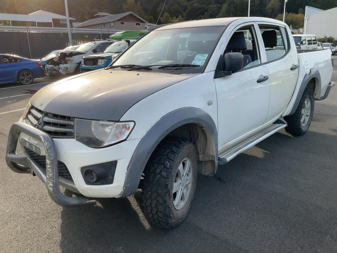 Photo '4' of Mitsubishi Triton