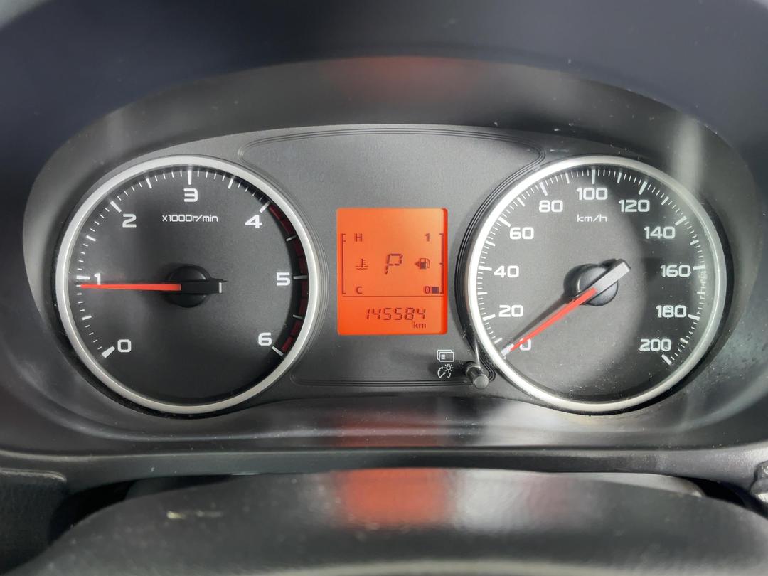 Photo '21' of Mitsubishi Triton
