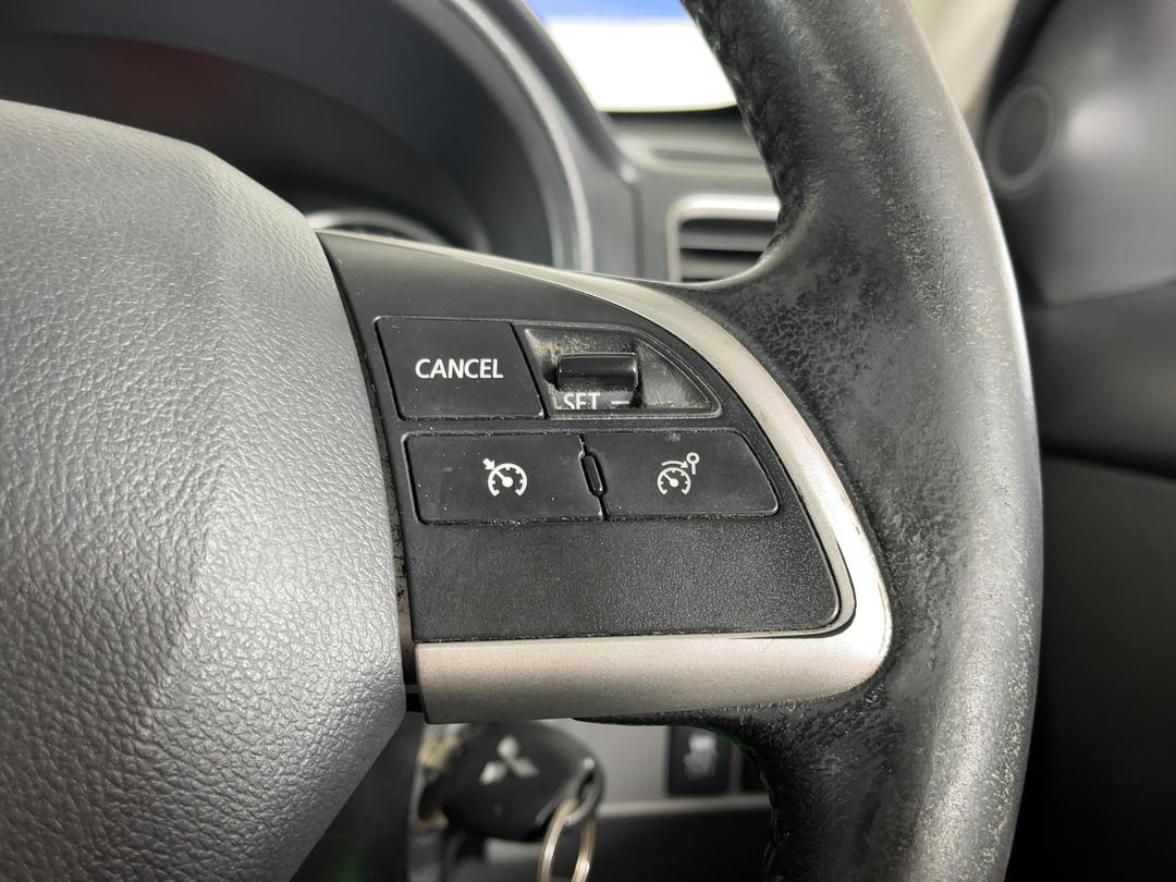 Photo '24' of Mitsubishi Triton
