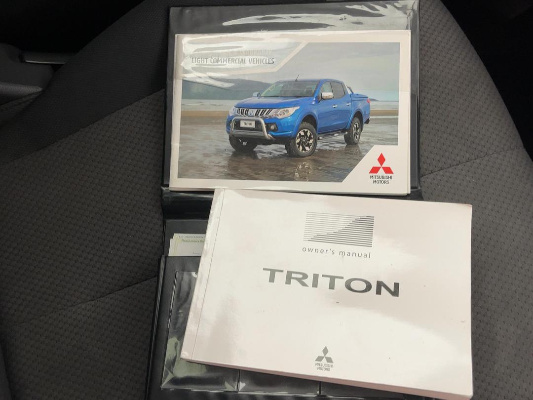 Photo '26' of Mitsubishi Triton