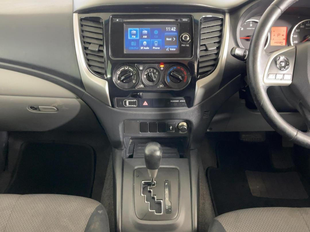 Photo '18' of Mitsubishi Triton
