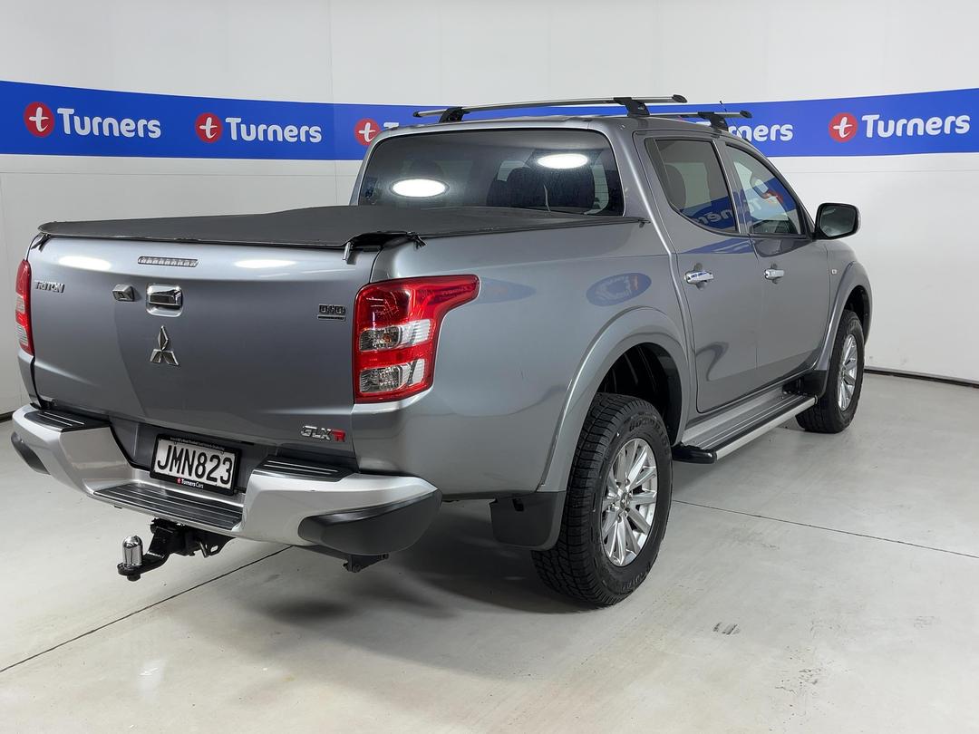 Photo '7' of Mitsubishi Triton