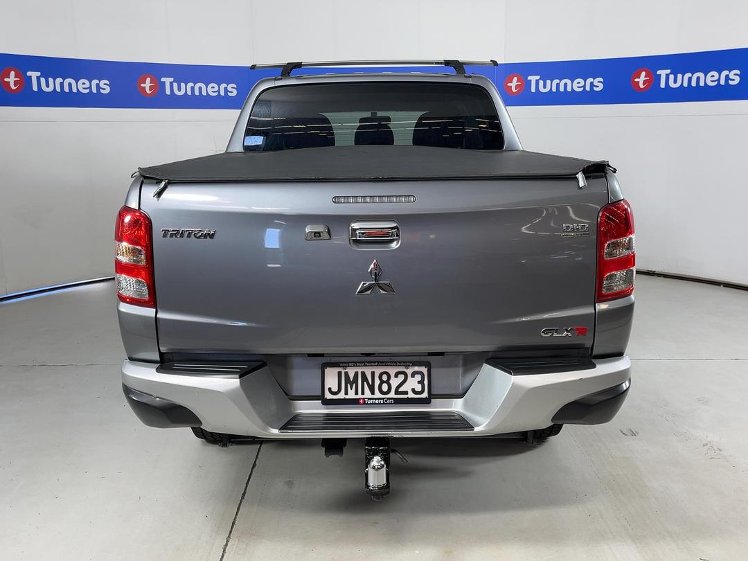 Photo '6' of Mitsubishi Triton