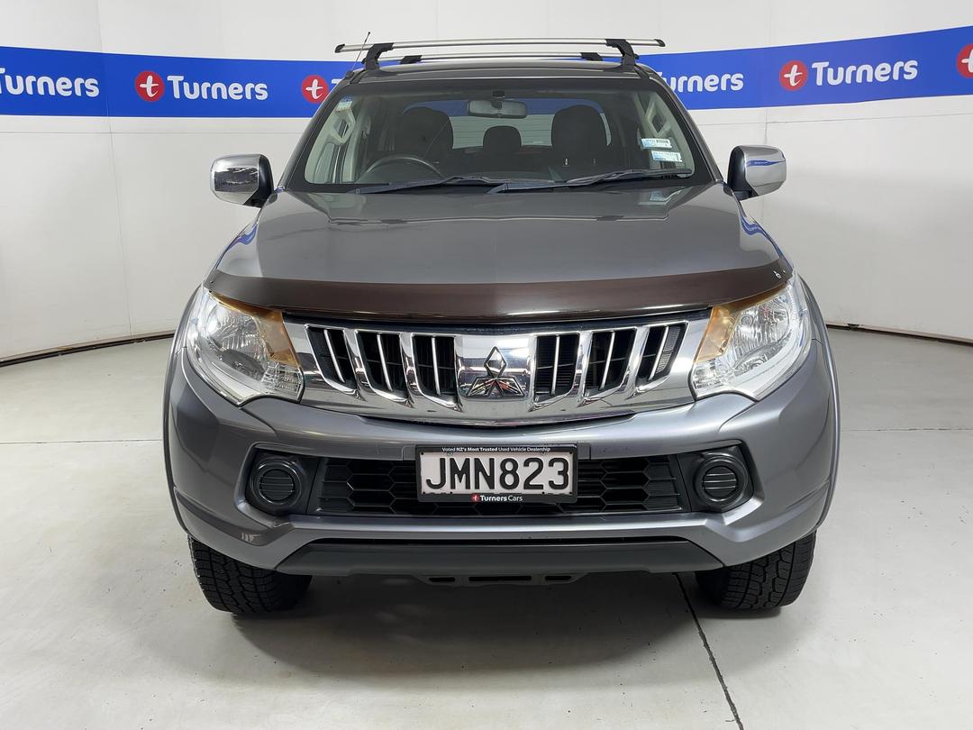 Photo '2' of Mitsubishi Triton
