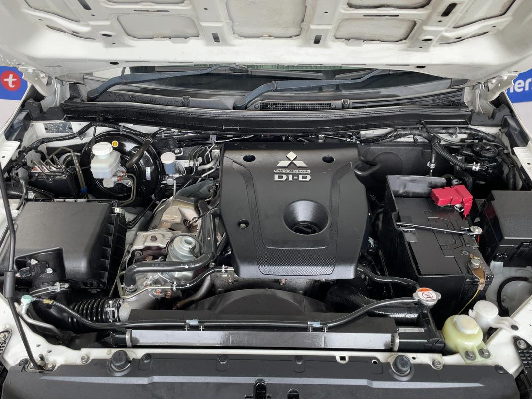 Photo '13' of Mitsubishi Triton