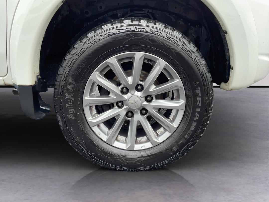 Photo '9' of Mitsubishi Triton