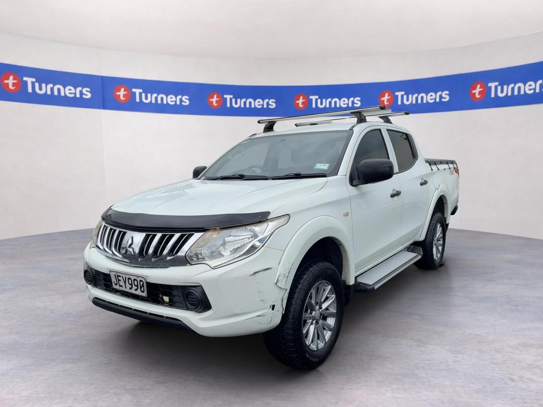 Photo '4' of Mitsubishi Triton