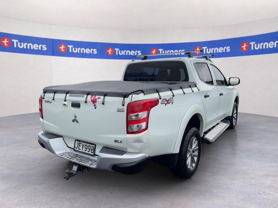 Photo '7' of Mitsubishi Triton