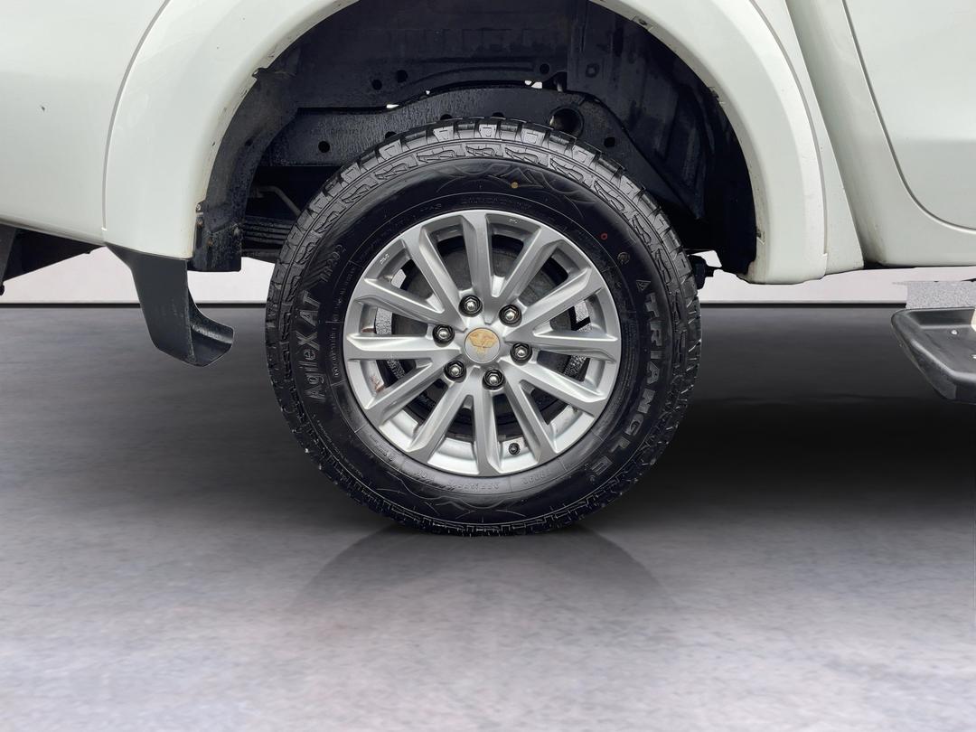 Photo '12' of Mitsubishi Triton