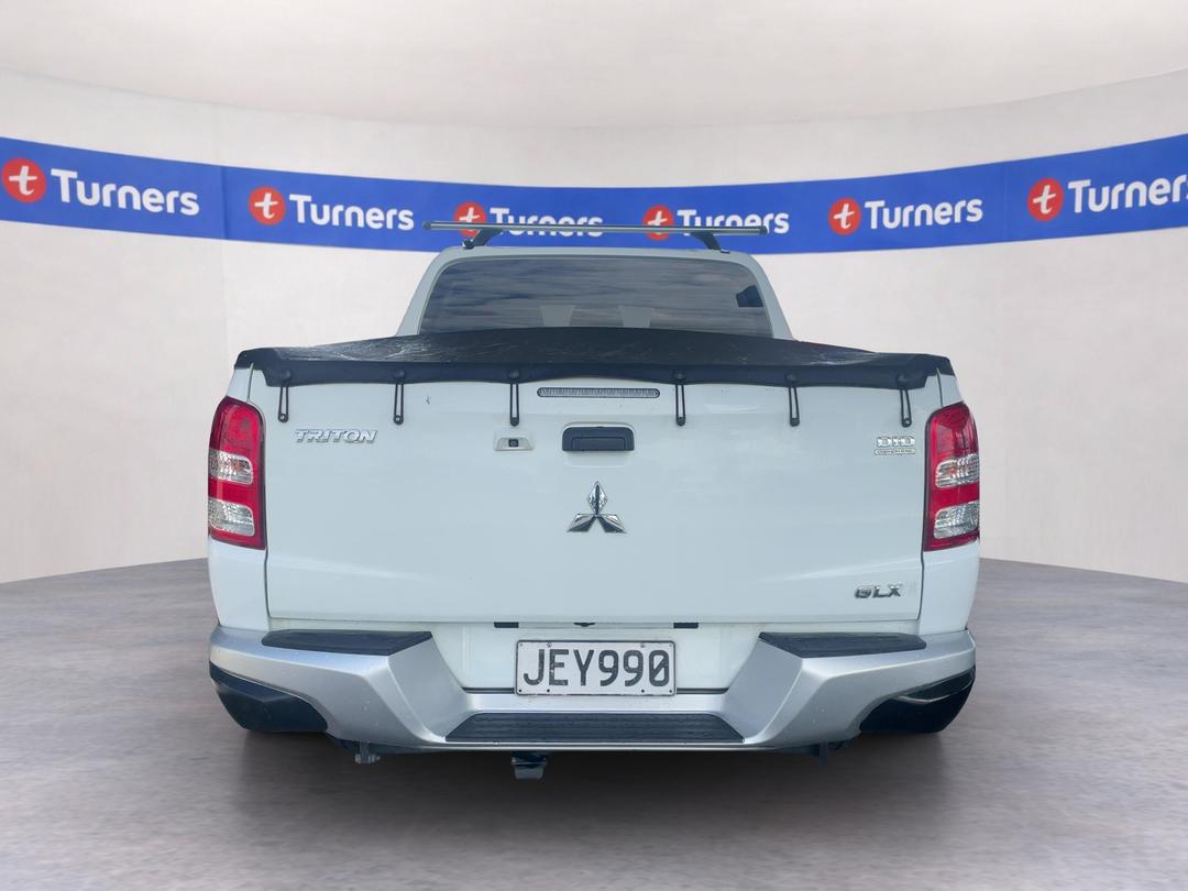 Photo '6' of Mitsubishi Triton