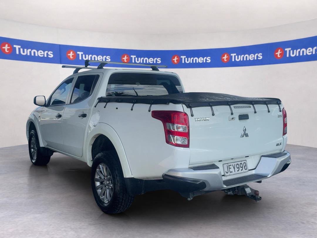 Photo '5' of Mitsubishi Triton