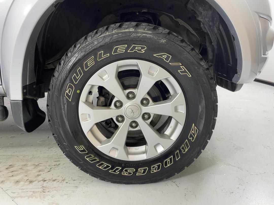 Photo '9' of Mitsubishi Triton
